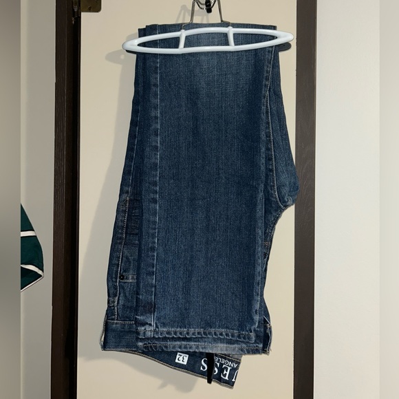 Guess Jeans - Picture 2 of 3